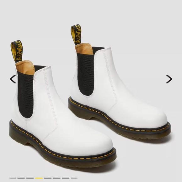 Gently used Doc Marten 2976 YELLOW STITCH SMOOTH LEATHER CHELSEA BOOTS - Picture 1 of 5